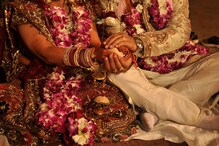 পরিবারের অমতে বিয়ে করায় দম্পতিকে অর্ধনগ্ন করে মার, খাওয়ানো হল প্রস্রাব পরিবারের অমতে বিয়ে করায় দম্পতিকে অর্ধনগ্ন করে মার, খাওয়ানো হল প্রস্রাব