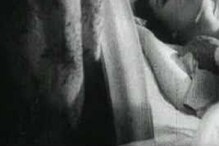 বাড়ির দরজা ভেঙে উদ্ধার সংজ্ঞাহীন বৃদ্ধা বাড়ির দরজা ভেঙে উদ্ধার সংজ্ঞাহীন বৃদ্ধা