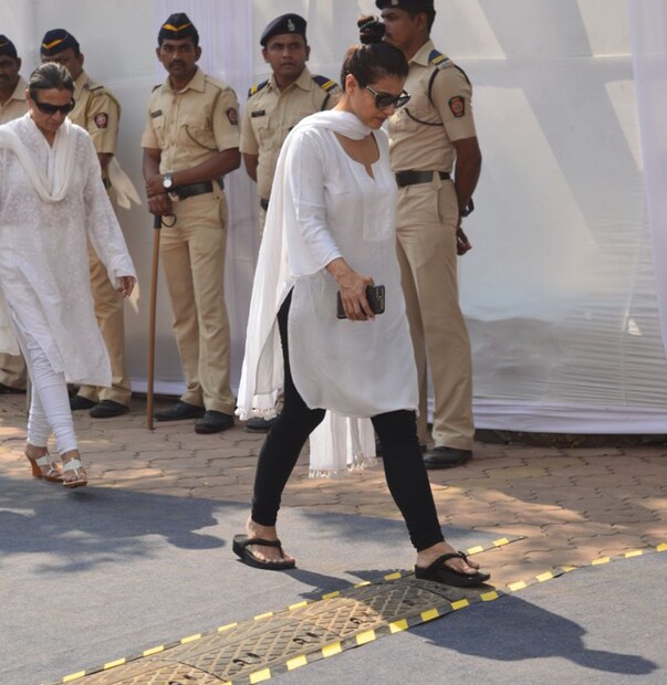 শ্রীদেবীকে শেষশ্রদ্ধা জানাতে সেলিব্রেশন ক্লাবে পৌঁছলেন কাজল (Image: Yogen Shah) 