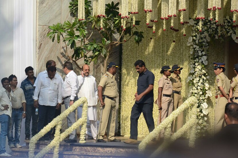 শ্রীদেবীকে শেষশ্রদ্ধা জানাতে সেলিব্রেশন ক্লাবে পৌঁছলেন অমর সিং (Image: Yogen Shah)  