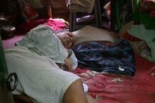 ক্ষত থেকে পচন ধরেছে পায়ে, মেয়ের বিরুদ্ধে গাফিলতির অভিযোগ বৃদ্ধের ক্ষত থেকে পচন ধরেছে পায়ে, মেয়ের বিরুদ্ধে গাফিলতির অভিযোগ বৃদ্ধের