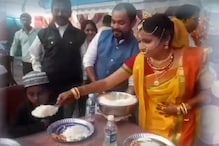 আত্মীয়স্বজন নয়, বউভাতে প্রতিবন্ধীদেরও ভোজ খাওয়ালেন নবদম্পতি আত্মীয়স্বজন নয়, বউভাতে প্রতিবন্ধীদেরও ভোজ খাওয়ালেন নবদম্পতি