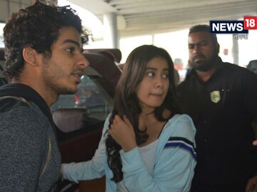 কলকাতা বিমান বন্দরে জাহ্নবী ও ইশান, দেখুন ছবি