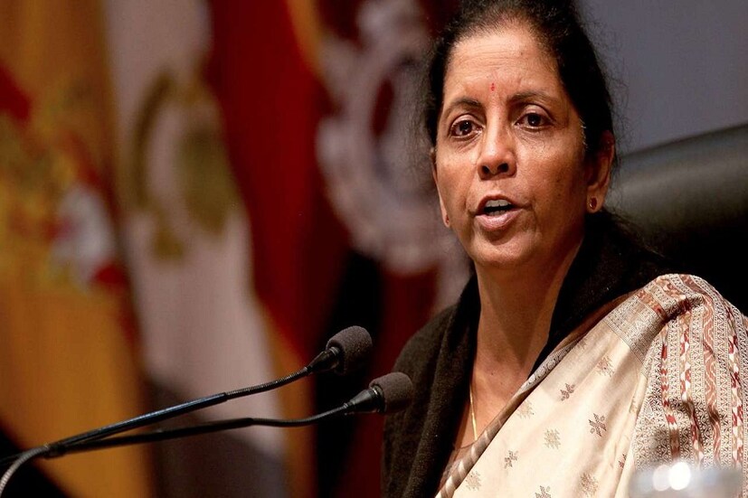 প্রথম মোদি সরকারের ক্যাবিনেটে ছিলেন প্রথম মহিলা প্রতিরক্ষামন্ত্রী ৷ ১৯৮২ সালে ইন্দিরা গান্ধির পর বহুবছর বাদে একজন ভারতীয় মহিলার দায়িত্বে ছিল ভারতের সুরক্ষা ৷ এতদিন সফলভাবে সেই দায়িত্ব সম্পন্ন করার পর এবার ফের গুরুত্বপূর্ণ ও নয়া ভূমিকায় নির্মলা সীতারমণ ৷Photo : PTI