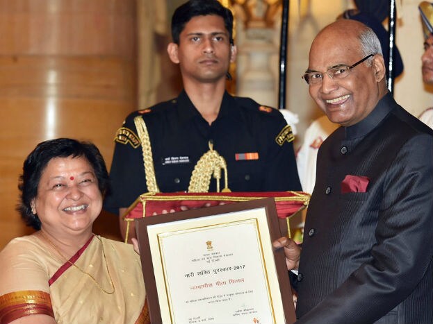 রাষ্ট্রপতি রাম নাথ কোবিন্দের কাছ থেকে পুরস্কার পেলেন দিল্লির ভারপ্রাপ্ত প্রধান বিচারপতি গীতা মিত্তল (Photo: PTI) রাষ্ট্রপতি রাম নাথ কোবিন্দের কাছ থেকে পুরস্কার পেলেন দিল্লির ভারপ্রাপ্ত প্রধান বিচারপতি গীতা মিত্তল (Photo: PTI)