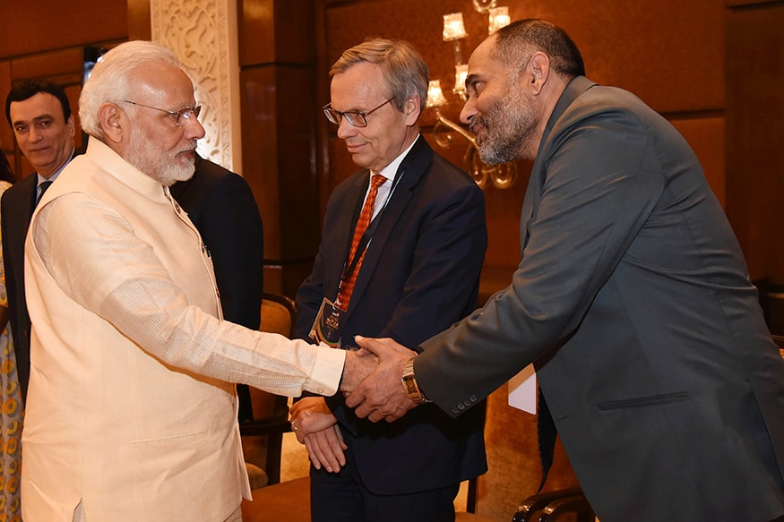 News18 India, Consulting Editor, Prabal Pratap Singh welcomes Prime Minister Narendra Modi (Photo: News18) News18 India, Consulting Editor, Prabal Pratap Singh welcomes Prime Minister Narendra Modi (Photo: News18)