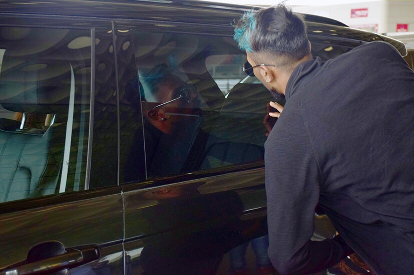 Cricketer Hardik Pandya bids goodbye, as he leaves to board the flight. (Image: Yogen Shah)