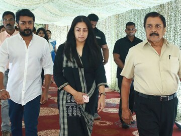 In Pics: চেন্নাইতে শ্রীদেবীর স্মরণসভা, হাজির দক্ষিণী সিনেমার তারকারা In Pics: চেন্নাইতে শ্রীদেবীর স্মরণসভা, হাজির দক্ষিণী সিনেমার তারকারা