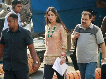 See Pics: ‘জিরো'র সেটে শ্যুটিংয়ে ব্যস্ত ক্যাটরিনা