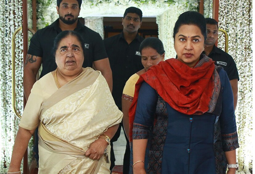 চেন্নাইতে অনুষ্ঠিত শ্রীদেবীর প্রার্থনা সভায় রাধীকা সার্থকুমার (Photo: Nikkil Cinema)