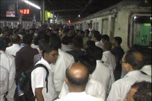 হাওড়া স্টেশনে গার্ডদের কর্মবিরতি, ব্যাহত লোকাল ট্রেন চলাচল হাওড়া স্টেশনে গার্ডদের কর্মবিরতি, ব্যাহত লোকাল ট্রেন চলাচল