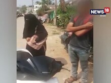 Video: হিন্দু ছেলের সঙ্গে বাইকে যাওয়ার অপরাধে মুসলিম তরুণীকে হেনস্থা Video: হিন্দু ছেলের সঙ্গে বাইকে যাওয়ার অপরাধে মুসলিম তরুণীকে হেনস্থা