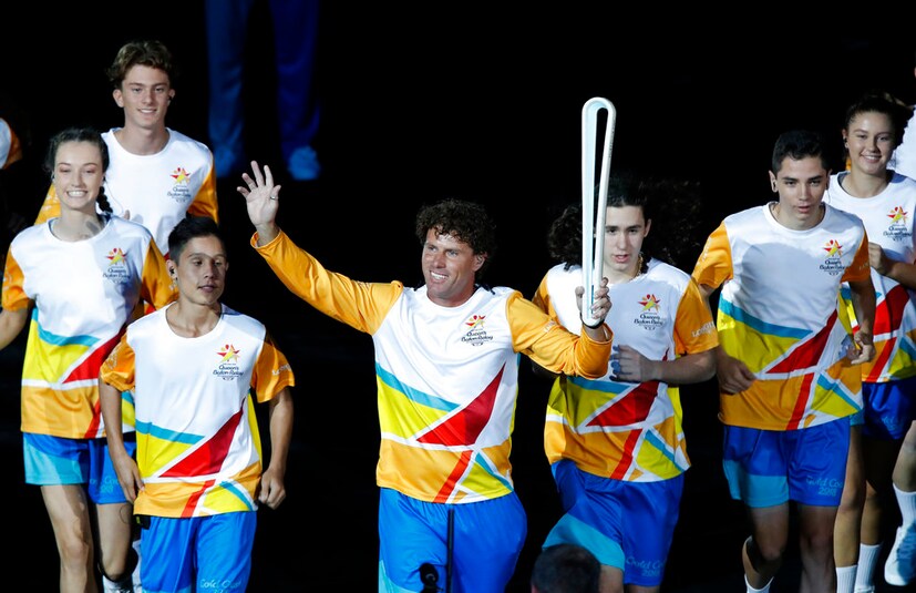 Australian hockey player Brent Livermore carries the Queen's Baton into Carrara Stadium for the opening ceremony of the 2018 Commonwealth Games on the Gold Coast, Australia (Photo: AP)