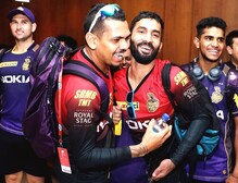 নাইটদের বিজয়োৎসবের টুকরো ছবি, খুশিতে ফুটছেন দীনেশ, নারিনরা নাইটদের বিজয়োৎসবের টুকরো ছবি, খুশিতে ফুটছেন দীনেশ, নারিনরা