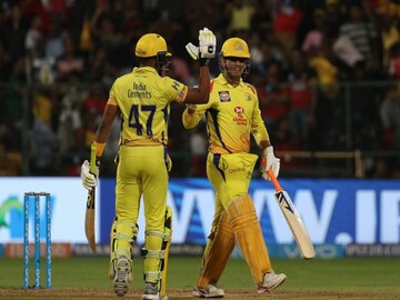 চিন্নাস্বামীতে ছক্কার বন্যা, মাহির মারে স্তব্ধ কোহলির আরসিবি চিন্নাস্বামীতে ছক্কার বন্যা, মাহির মারে স্তব্ধ কোহলির আরসিবি
