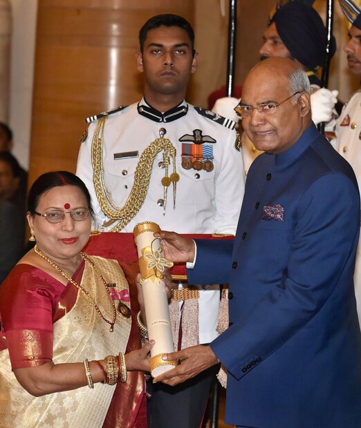 রাষ্ট্রপতির হাত থেকে পদ্ম ভূষণ সম্মান পেলেন শারদা সিনহা (Photo: PTI)