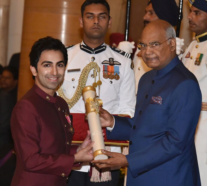 রাষ্ট্রপতির হাত থেকে পদ্ম ভূষণ সম্মান পেলেন পঙ্কজ আডবানী (Photo: PTI)