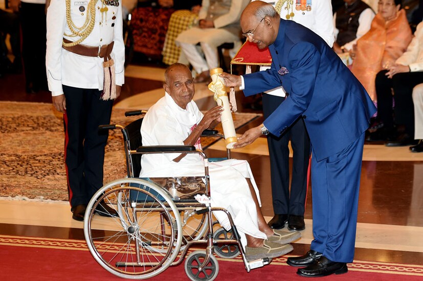 রাষ্ট্রপতির হাত থেকে পদ্মশী সম্মান পেলেন গণেশ বাপাত (Photo: PTI)
