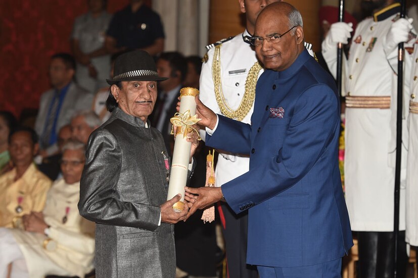 রাষ্ট্রপতির হাত থেকে পদ্মশী সম্মান পেলেন সাংবাদিক জাভেরিলাল মেহতা (Photo: PTI)