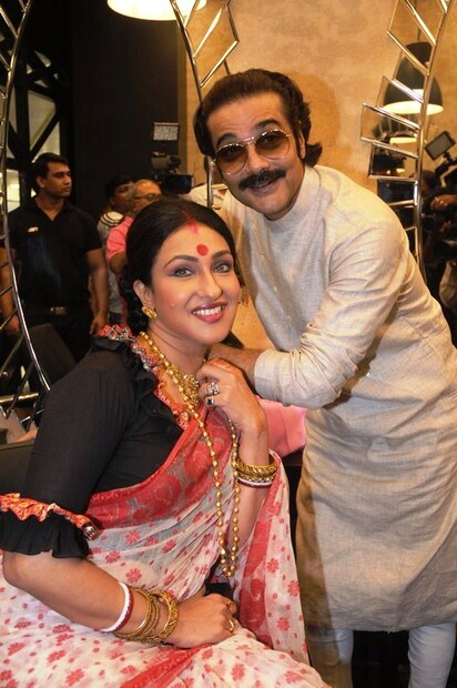 পিকচার পারফেক্ট একেই বলে! 'প্রাক্তন'-এর পর আবার একসঙ্গে পর্দায় আসছেন প্রসেনজিৎ, ঋতুপর্ণা। পরিচালক কৌশিক গঙ্গোপাধ্যায়-এর 'দৃষ্টিকোণ'-এ। মুক্তি পাচ্ছে ২৭ এপ্রিল। 