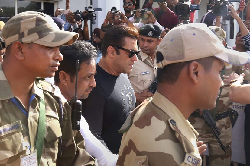 আদালত থেকে বেরনোর পর যোধপুর সেন্ট্রাল জেলে নিয়ে যাওয়া হবে সলমনকে ৷ (Photo: PTI)