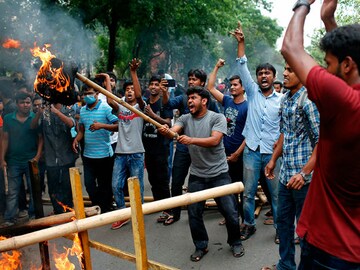 সরকারি চাকরিতে সংরক্ষণ প্রথার সংস্কারের দাবিতে উত্তাল বাংলাদেশ, আন্দোলনে সামিল পড়ুয়ারা