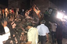 গাড়ির ধাক্কায় ভাঙল বাড়ি, ইন্দৌরে নিহত ১০, আটকে বহু গাড়ির ধাক্কায় ভাঙল বাড়ি, ইন্দৌরে নিহত ১০, আটকে বহু