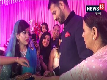 দেখুন ঐশ্বর্য রাইয়ের আংটি বদলের অনুষ্ঠানের ছবি দেখুন ঐশ্বর্য রাইয়ের আংটি বদলের অনুষ্ঠানের ছবি