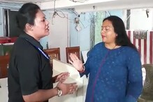 বাড়িতে মহিলা বাউন্সার দিয়ে নজরদারি চালানো হচ্ছে, থানায় অভিযোগ মেয়র-পত্নীর বাড়িতে মহিলা বাউন্সার দিয়ে নজরদারি চালানো হচ্ছে, থানায় অভিযোগ মেয়র-পত্নীর