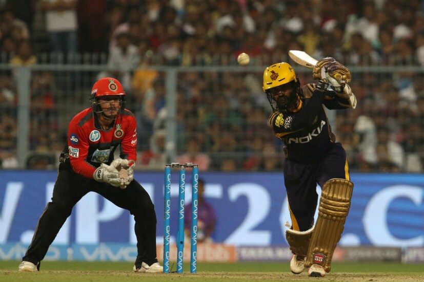 কেকেআর-এর হয়ে ব্যাট করছেন দীনেশ কার্তিক। (Photo: BCCI/IPLT20)