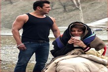 কাশ্মীরের ঠান্ডায় নায়িকাকে নিজের জ্যাকেট খুলে দিলেন সলমন খান কাশ্মীরের ঠান্ডায় নায়িকাকে নিজের জ্যাকেট খুলে দিলেন সলমন খান