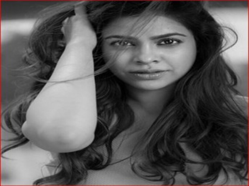 ক্যামেরায় ধরা দিয়েছেন ঠিকই, তবে অন্যভাবে ৷ 