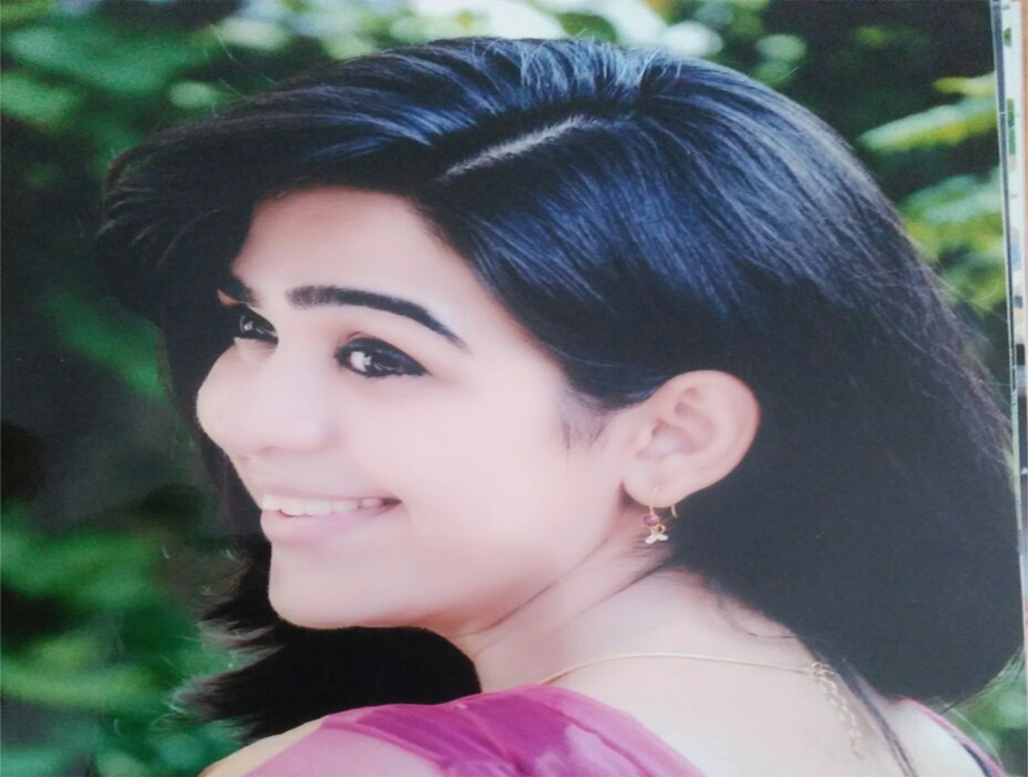 আরজেডি দলের বরিষ্ঠ নেত্রী চন্দ্রিকা রাইয়ের বড় মেয়ে ঐশ্বর্য রাইয়ের সঙ্গে বিয়ে ঠিক হয়েছে তেজপ্রতাপের ৷ বিহারের ছাপড়া জেলার বাসিন্দা ঐশ্বর্য দিল্লি থেকে পড়াশুনা করেছেন ৷ আরজেডি দলের বরিষ্ঠ নেত্রী চন্দ্রিকা রাইয়ের বড় মেয়ে ঐশ্বর্য রাইয়ের সঙ্গে বিয়ে ঠিক হয়েছে তেজপ্রতাপের ৷ বিহারের ছাপড়া জেলার বাসিন্দা ঐশ্বর্য দিল্লি থেকে পড়াশুনা করেছেন ৷
