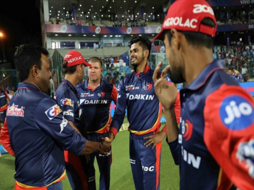 চার রানে ম্যাচ হেরে প্লে-অফের দৌড় থেকে দূরে সরে গেল রাজস্থান। বুধবার ফিরোজ শাহ কোটলায় দিল্লি ম্যাচ জিতলেও লিগ তালিকায় ছ’নম্বরের ওপরে উঠতে পারল না। তাদের প্লে-অফে ওঠার সম্ভাবনা ক্ষীণ। Photo Courtesy: IPL/BCCI
