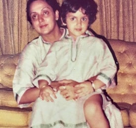 হেমা মালিনীর কোলে ছোট্ট এষা ৷ মা হওয়ার পর নস্ট্য়ালজিয়ায় ভুগছেন স্বপ্নসুন্দরীর বড় মেয়ে ৷ ছবি: এষা দেওলের ইনস্টাগ্রাম হ্যান্ডেল ৷ হেমা মালিনীর কোলে ছোট্ট এষা ৷ মা হওয়ার পর নস্ট্য়ালজিয়ায় ভুগছেন স্বপ্নসুন্দরীর বড় মেয়ে ৷ ছবি: এষা দেওলের ইনস্টাগ্রাম হ্যান্ডেল ৷