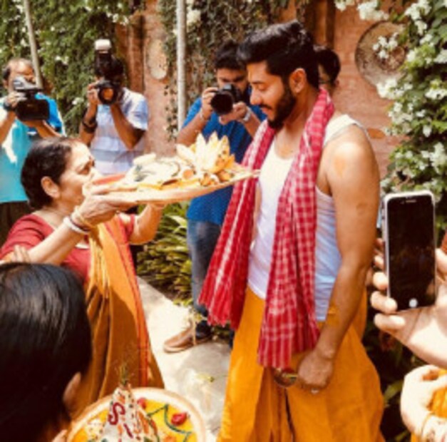 শুক্রবার রাতে বাওয়ালি রাজবাড়িতে বসবে টলিউডের এই জনপ্রিয় পরিচালক-নায়িকা জুটির বিয়ের আসর ৷ ছবি: রাজ চক্রবর্তীর ফেসবুক পেজের সৌজন্যে ৷