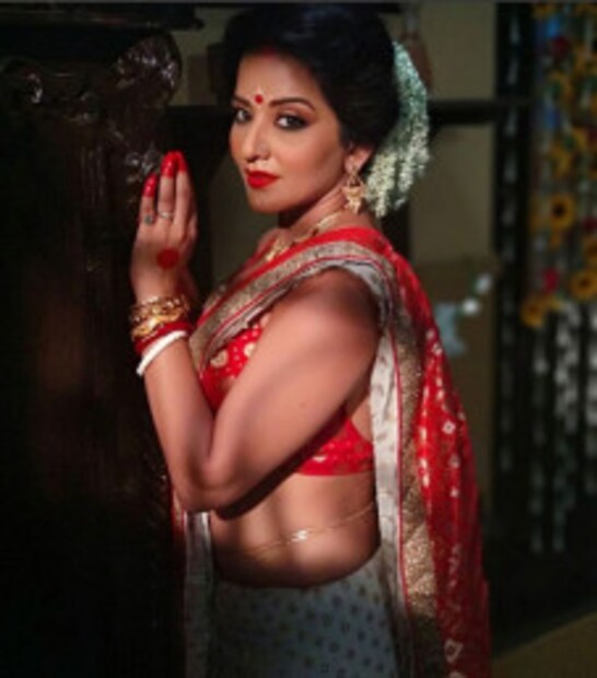 শনিবার সকাল থেকেই উত্তেজনার পারদ তুঙ্গে ৷ তবে প্রোমো দেখে অনেকেরই মত, ‘উমা বৌদি’কে মাত দিতে পারবেন না এবারের ‘ঝুমা বৌদি’ ৷ ছবি: মোনালিসার ইনস্টাগ্রাম হ্যান্ডেলের সৌজন্যে ৷