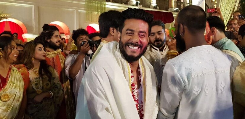 একেই কি বলে বিয়ের আগের শেষ হাসি হেসে নেওয়া? Photo Couresy: Rudranil Ghosh