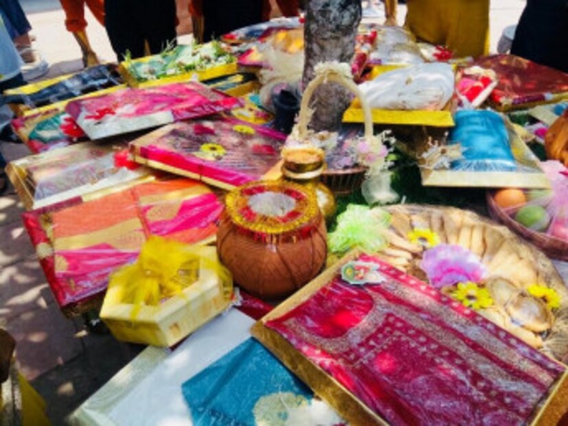 রাজের গায়ে ছোঁয়ানো হলুদ এসে পৌঁছেছে কনে শুভশ্রীর কাছে ৷ শুভশ্রী গঙ্গোপাধ্যায়ের ফেসবুক পেজের সৌজন্যে ৷