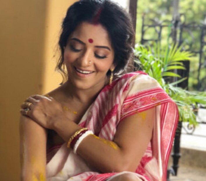 স্নানের ফোটোশ্যুটের ছবি নিজের ইনস্টাগ্রাম পেজে আপলোড করলেন মোনালিসা ৷ ছবি: মোনালিসার ইনস্টাগ্রাম হ্যান্ডেলের সৌজন্যে ৷