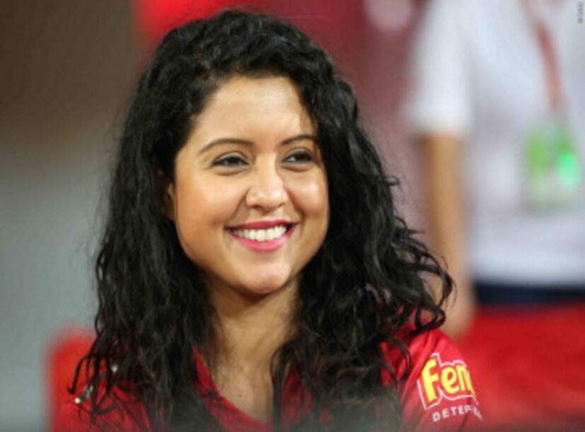 এতদিন অবধি খুব একটা গ্যালারিতে ফটোগ্রাফারদের নজরে পড়তেন না রবিচন্দ্রন অশ্বিনের স্ত্রী ৷ তবে প্রীতি নারায়ণের ছবি ক্লিক করতে ভোলেন না চিত্র সাংবাদিকরা ৷ Photo Courtesy: IPL/BCCI