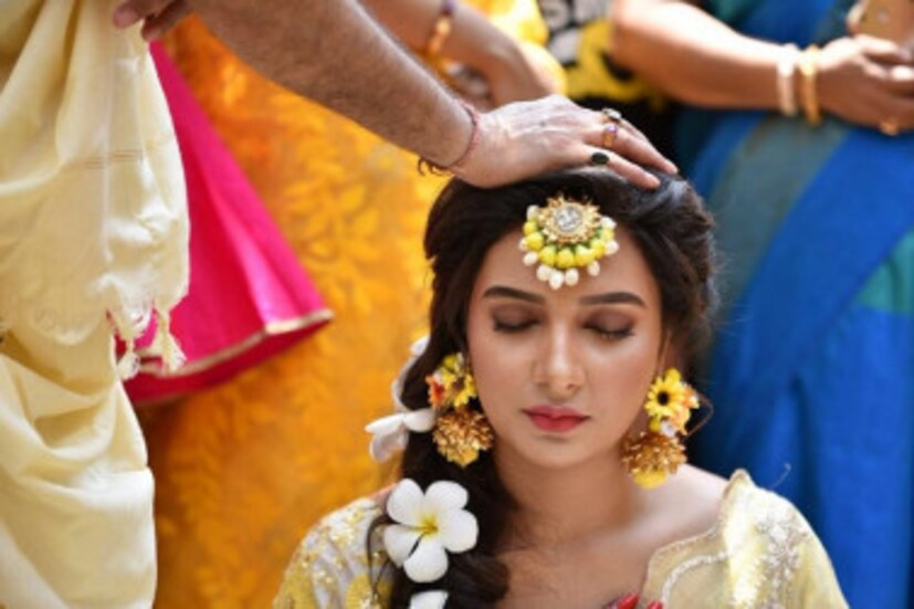 পূজা প্রসাদের ডিজাইন করা হলুদ রংয়ের ঘাগড়ায় সেজেছেন এই টলি-ডিভা ৷ শুভশ্রী গঙ্গোপাধ্যায়ের ফেসবুক পেজের সৌজন্যে ৷