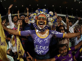 এরফলে ১৯ ওভারে ১৪২ রানে অলআউট হয়ে যায় রাজস্থান রয়্যালস ৷ আর প্রতিপক্ষকে এত অল্প রানে বেঁধে রাখতে পেরে কেকেআর ফ্যানরা মেতে ওঠেন দারুণ আনন্দে ৷ Photo Courtesy: IPL/BCCI এরফলে ১৯ ওভারে ১৪২ রানে অলআউট হয়ে যায় রাজস্থান রয়্যালস ৷ আর প্রতিপক্ষকে এত অল্প রানে বেঁধে রাখতে পেরে কেকেআর ফ্যানরা মেতে ওঠেন দারুণ আনন্দে ৷ Photo Courtesy: IPL/BCCI