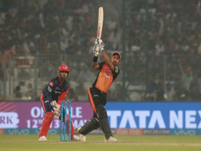 ধাওয়ান ৫০ বলে ৯২ রান করে ম্যাচের সেরা ৷ তাঁর ইনিংস সাজানো ৯টি চার ও ৪ টি ছয় দিয়ে ৷ Photo Courtesy : IPL/BCCI