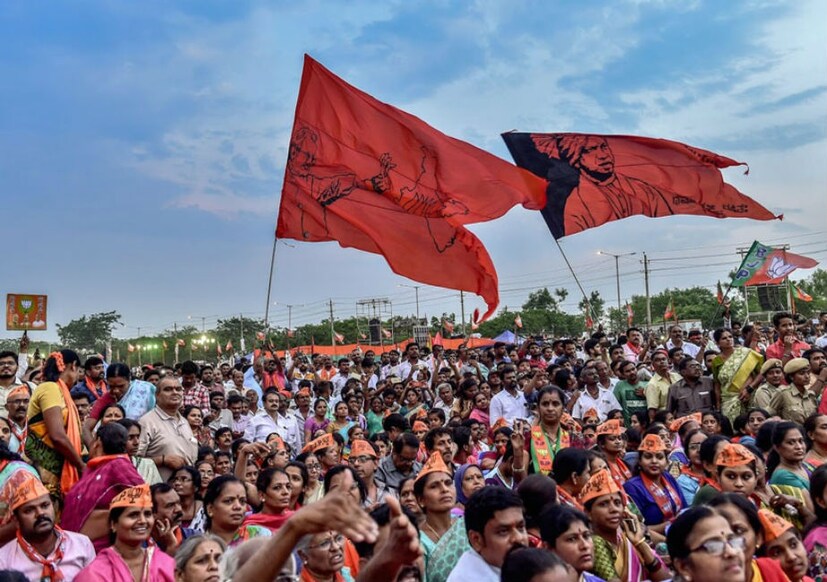 তবে, ভোটবাক্সের যে এত রদবদল ঘটতে পারে সেটি আন্দাজ করতে বেশ কিছুটা সময় লেগেছে বিজেপিরও ৷ কারণ ইয়েদুরাপ্পা ভোট প্রচারে নেমে সেভাবে সাধারণ মানুষের মনে দাগ কাটতে পারেননি ৷ (Photo: PTI)