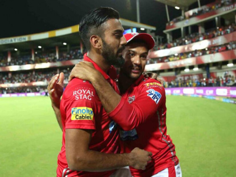 লোকেশ রাহুলকে থামানো যাচ্ছে না ৷ রবিবার ইনদওরে আরও একটা দুর্দান্ত ইনিংস দর্শকদের উপহার দিলে তিনি ৷ তাঁর ৫৪ বলে ৮৪ রানের ইনিংসের সৌজন্যেই ৮ বল বাকি থাকতেই রাজস্থান রয়্যালসকে ৬ উইকেটে হারাল কিংস ইলেভেন পঞ্জাব ৷ Photo Courtesy: IPL/BCCI
