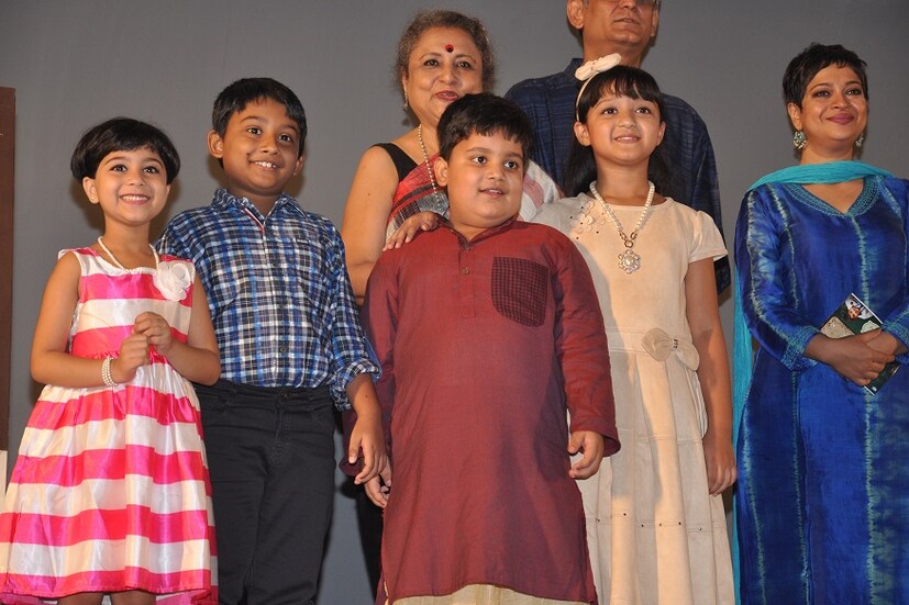  'হামি'র ক্ষুদে টিম-এর সঙ্গে নন্দিতা রায় ও চূর্ণি গঙ্গোপাধ্যায় Photo Courtesy: Windows Production