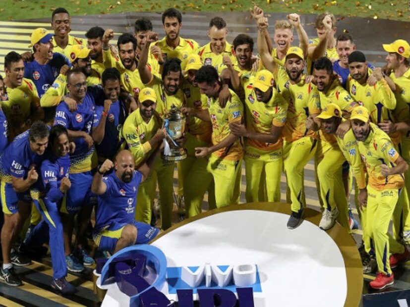 ১১ বছরের আইপিএলের ইতিহাসে দু’বছর শুধুমাত্র নির্বাসনে ছিলেন তাঁরা ৷ বাকী ফ্র্যাঞ্চাইজিগুলি নিশ্চয় ঈশ্বরকে অনেক ধন্যবাদ দিয়েছিল ওই সময় ৷ কারণ আর যাই হোক, সিএসকে-কে তো তাদের আর খেলতে হয়নি ওই দু’বছর ৷ চেন্নাই সুপার কিংস কেন বাকীদের থেকে একটু হলেও সবসময় এগিয়ে ওয়াংখেড়েতে রবিবাসরীয় ফাইনালই ফের তার প্রমাণ ৷ চ্যাম্পিয়ন্স লিগ জেতাটা যেমন প্রায় অভ্যাসে পরিণত করে ফেলেছে রিয়াল মাদ্রিদ ৷ আইপিএলের ক্ষেত্রে ঠিক তেমনটাই করে দেখিয়েছে ধোনির সিএসকে ৷ Photo Courtesy: IPL/BCCI