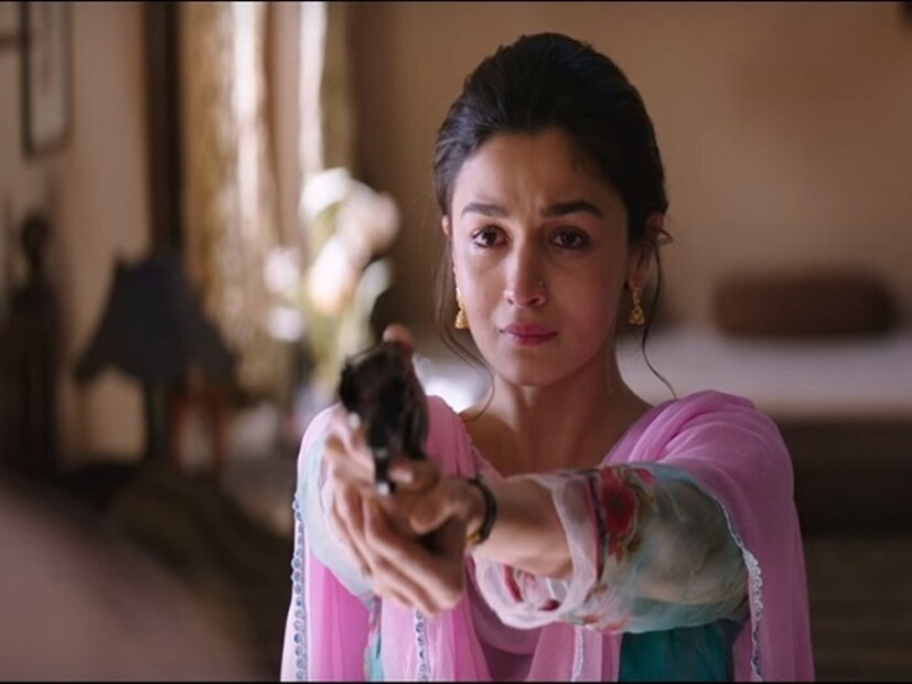 মেঘনা গুলজার পরিচালিত এই ছবিতে একেবারে অন্যরকম চরিত্রে দেখা যাবে আলিয়া ভাটকে ৷ ভারতের হয়ে পাকিস্তানে গুপ্তচর হয়ে থাকবেন আলিয়া ৷ আর তারপরেই গল্প ঘুরবে নানা দিকে ৷ 