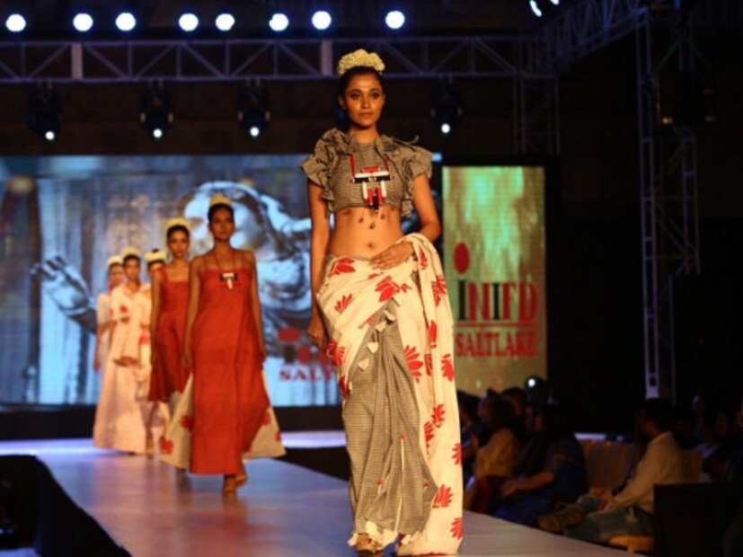 ফ্যাশন দুনিয়ায় বরাবরই নিজেদের ঐতিহ্য বজায় রাখতে বদ্ধপরিকর INIFD ৷ প্রত্যেক বছরের মতো এবছরও শহরের এক পাঁচতারা হোটেলে আয়োজিত হয়েছিল ফ্যাশন শো ৷ ফাইনাল বর্ষের ফ্যাশন অ্যান্ড টেক্সটাইল বিভাগের পড়ুয়াদের প্রস্তুতি কেমন, তা জানার জন্যেই এই ফ্যাশন শো-এর আয়োজন ৷ ELIXIR এবছর ২০ বছরে পা দিল ৷ কন্টেম্পোরারি ফ্যাশনের সব কিছুই মজুত ছিল INIFD শো-তে ৷ 